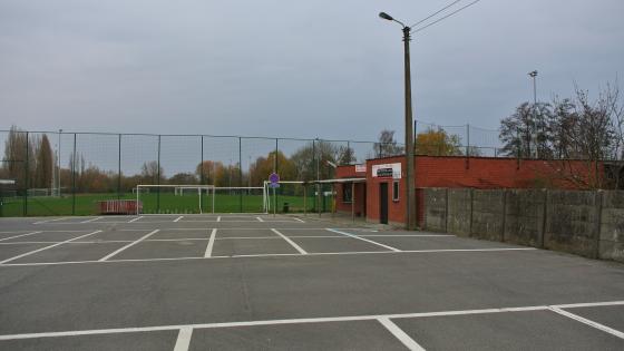 een foto van de parking van het Gemeentelijk Sportterrein Knokke