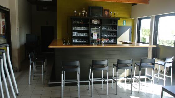 een foto van de bar bij OC De Spoele Otegem