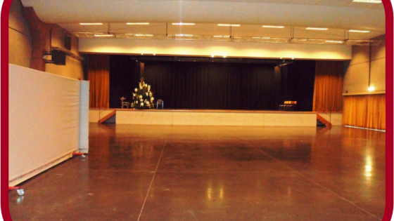 de grote zaal in het ontmoetings centrum Ter Streye in Sint-Denijs