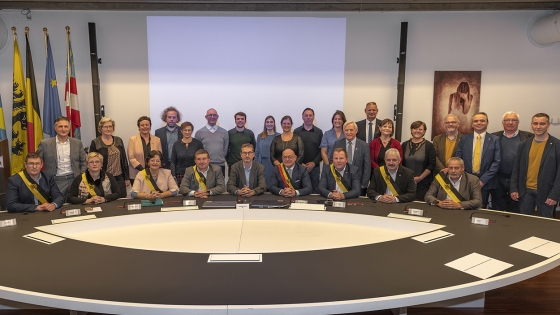 een groepsfoto van de gemeenteraad 2019
