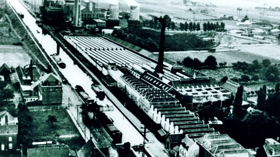 Luchtfoto van de toenmalige La Flandre fabriek in Zwevegem