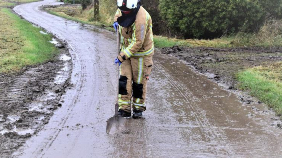 modder op de weg